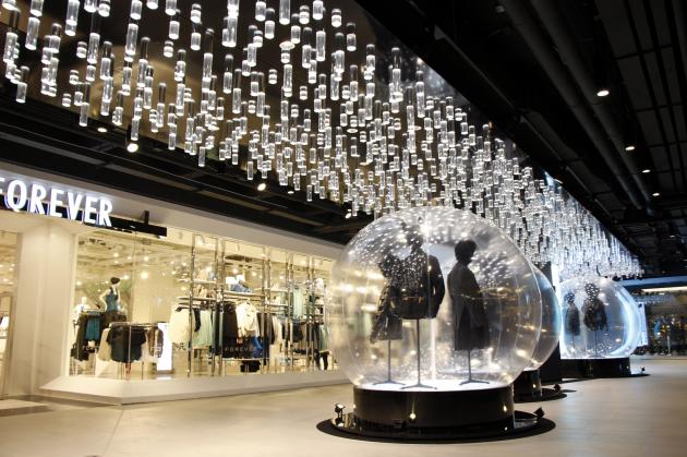 Siam Center Bangkok fashion shopping mall,www.BarefootLuxe.net