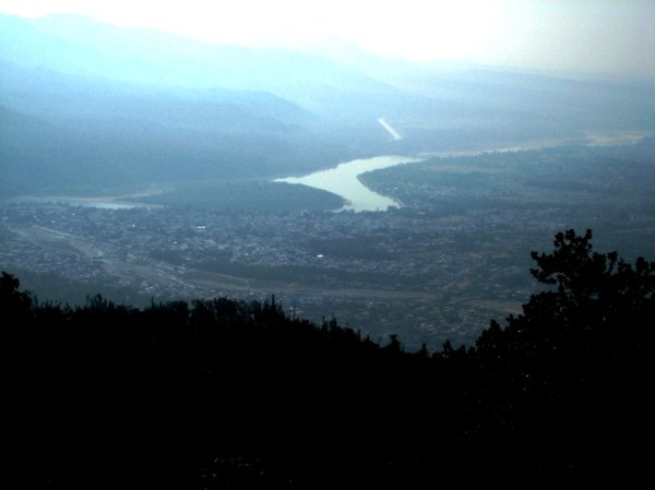 Rishikesh Ganges valley, www.barefootluxe.wordpress.com
