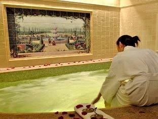 Hong Kong Disneyland, www.barefootluxe.wordpress.com