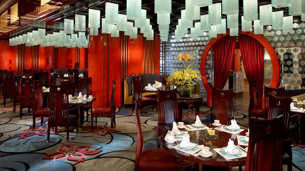 Hong Kong Disneyland, www.barefootluxe.wordpress.com