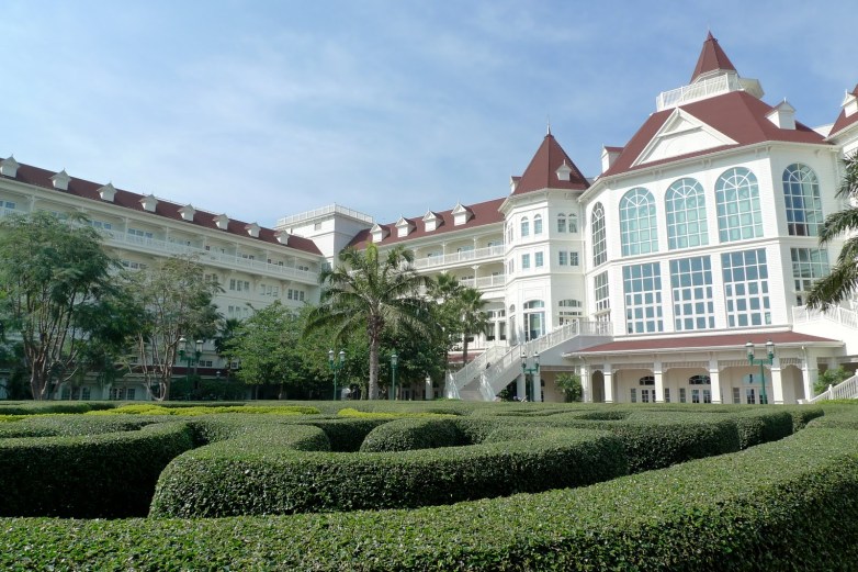 Hong Kong Disneyland, www.barefootluxe.wordpress.com