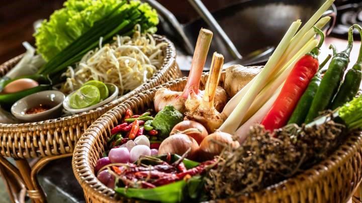 Four Seasons Chiang Mai Thailand cooking school, luxury 5 star Thai cooking school Chiang Mai, Thai cooking class Chiang Mai luxury, www.BarefootLuxe.net