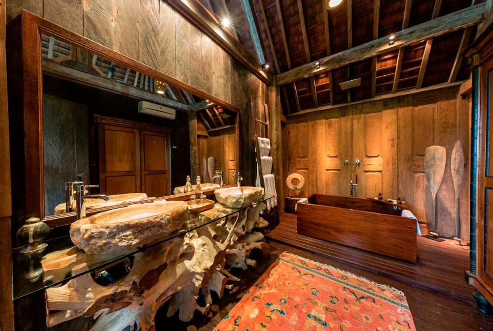 Stone House Bali, luxury boutique hotel Ubud Bali, www.BarefootLuxe.net