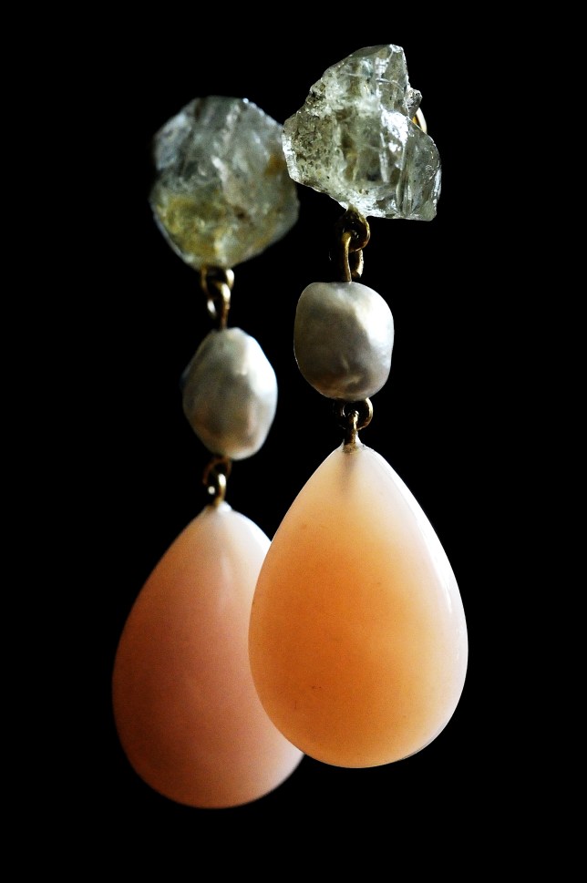 natural raw gemstone jewelery by Yang Riches Jewellery, luxury jewelry, www.BarefootLuxe.net