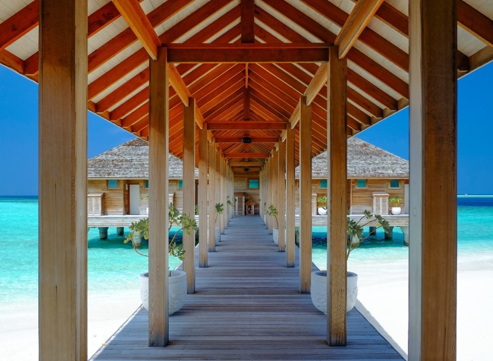 Duniye Spa Hurawalhi Maldives, overwater spa Maldives, www.BarefootLuxe. net