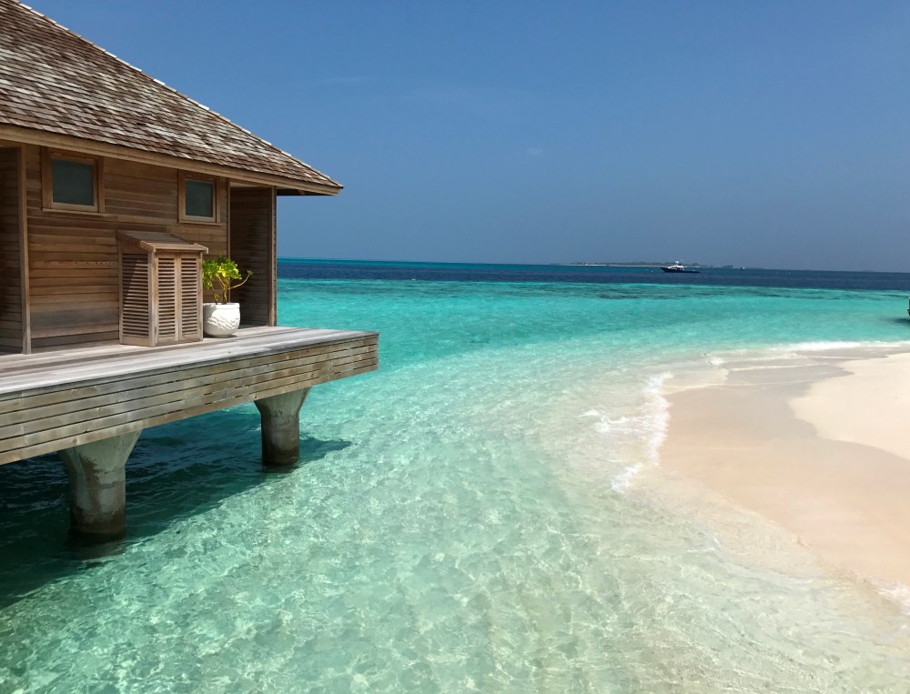 Duniye Spa Hurawalhi Maldives, overwater spa Maldives, www.BarefootLuxe. net